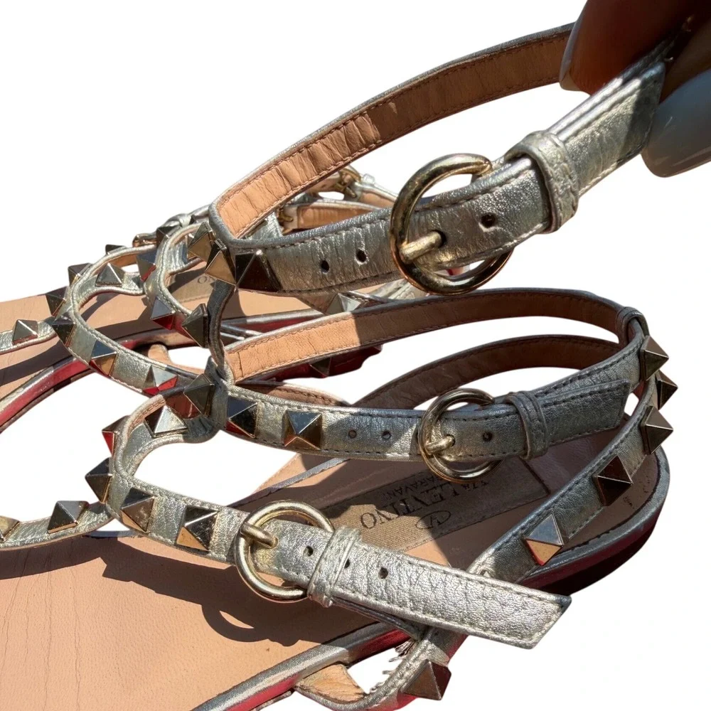 Valentino Garavani Rockstud Thong‎ Gladiator Gold Leather Sandals 37 Flat Shoes